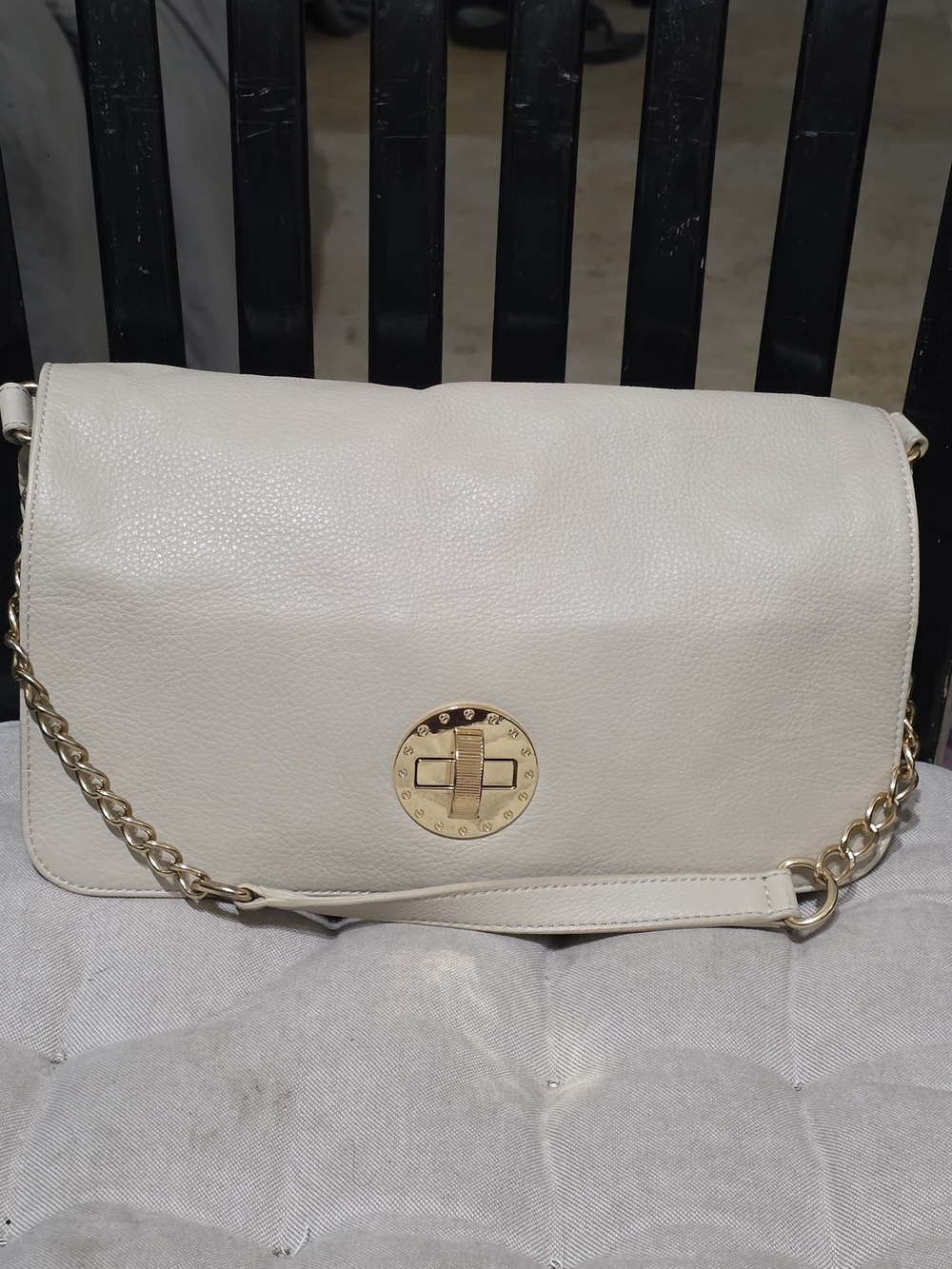 Cream Leather Shoulder Bag with Gold Chain Strap Used Good Conditions